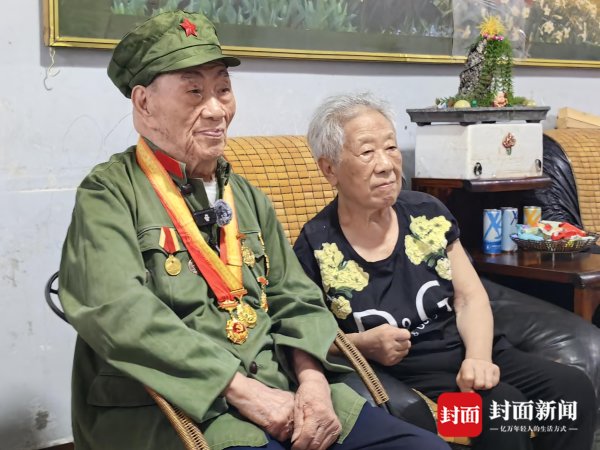 乐蒙网 从“没枪没炮”到装备一流 96岁抗战老兵观看九三阅兵：什么样的敌人我们都不怕